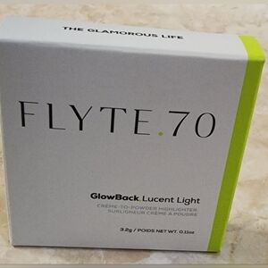 Flyte 70 Highlighting Creme-to-Powder " The Glamorous Life" NWT